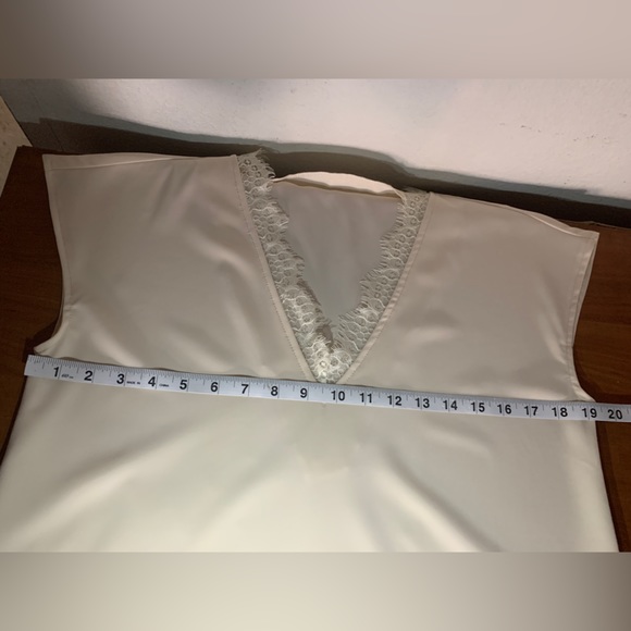 Short sleeve Lace V-neck Size Small *NEW* - Picture 6 of 7